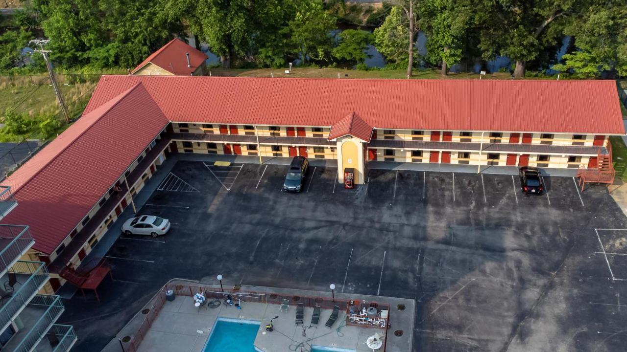 River Place Inn Pigeon Forge Extérieur photo